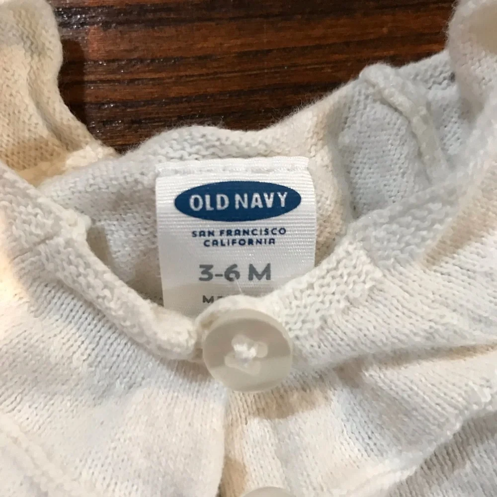 🐥Old Navy White Sweater